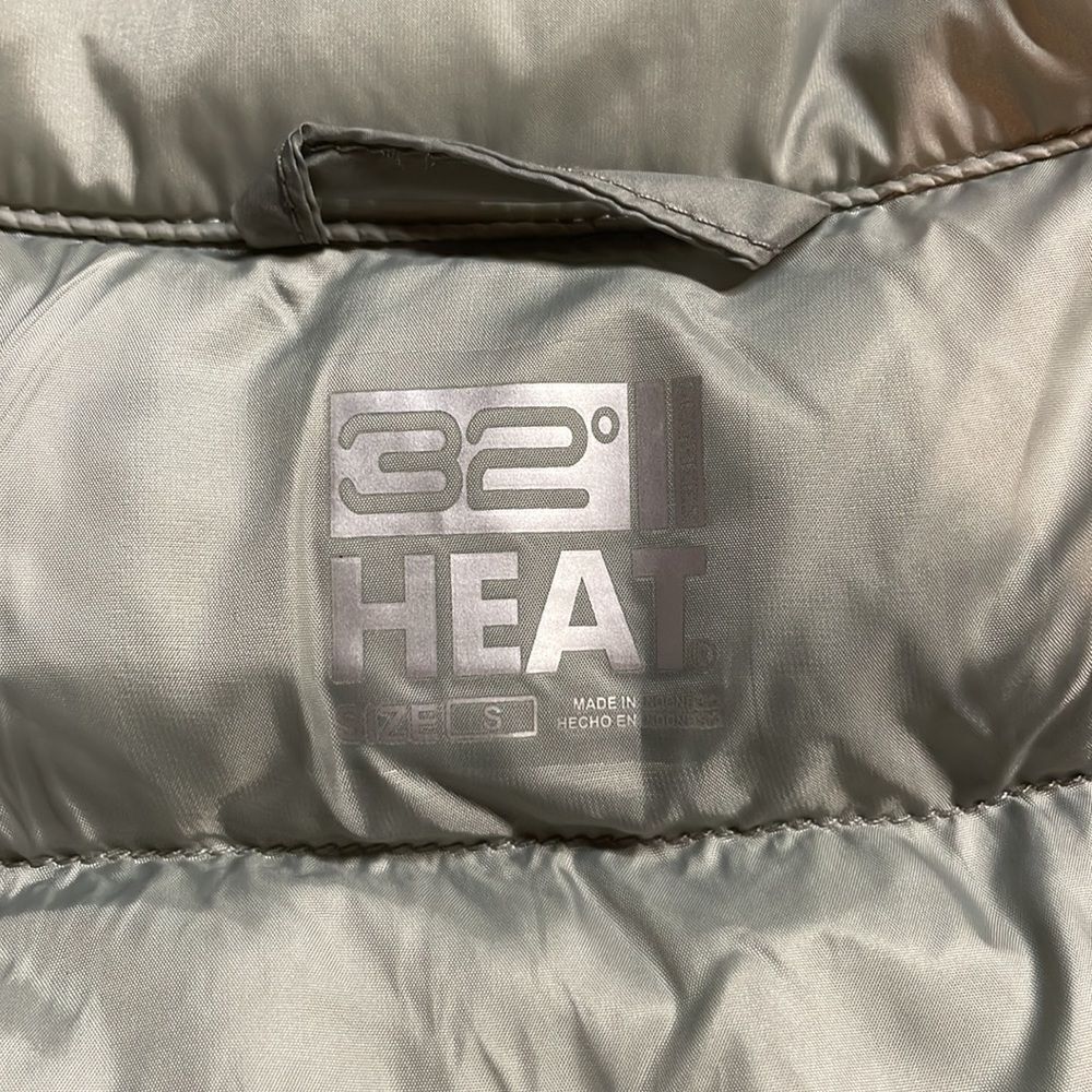 32 degree heat woman’s light gray packable vest. Size S - Picture 7 of 7